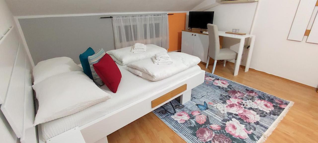 Villa Monera Apartments & Rooms & Free Garage Мостар Екстериор снимка