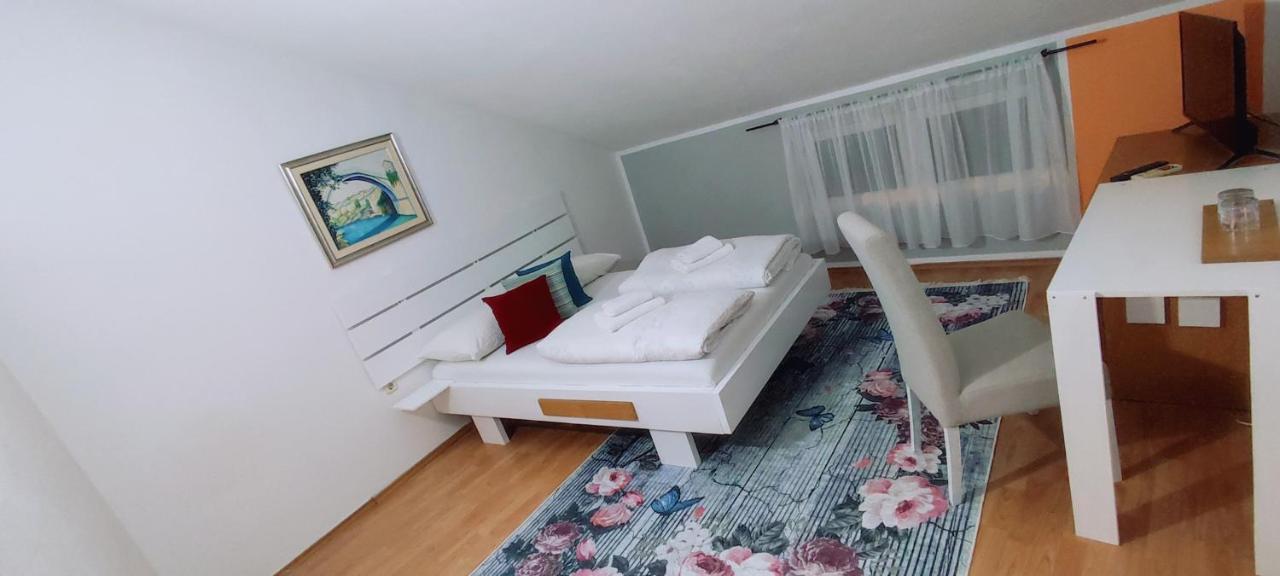 Villa Monera Apartments & Rooms & Free Garage Мостар Екстериор снимка