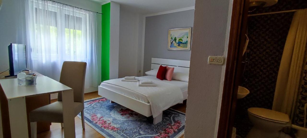 Villa Monera Apartments & Rooms & Free Garage Мостар Екстериор снимка
