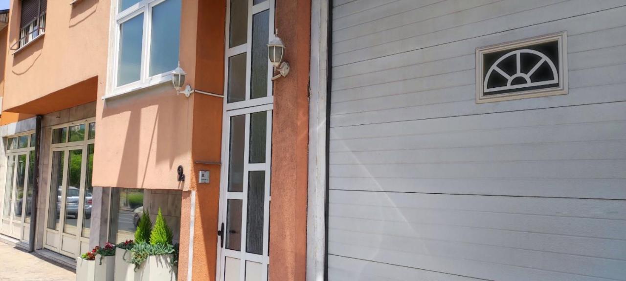 Villa Monera Apartments & Rooms & Free Garage Мостар Екстериор снимка