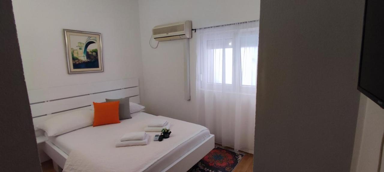 Villa Monera Apartments & Rooms & Free Garage Мостар Екстериор снимка