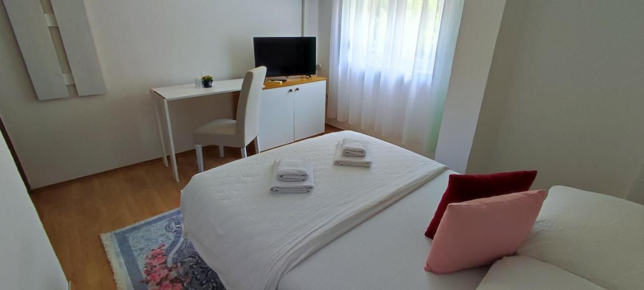 Villa Monera Apartments & Rooms & Free Garage Мостар Екстериор снимка